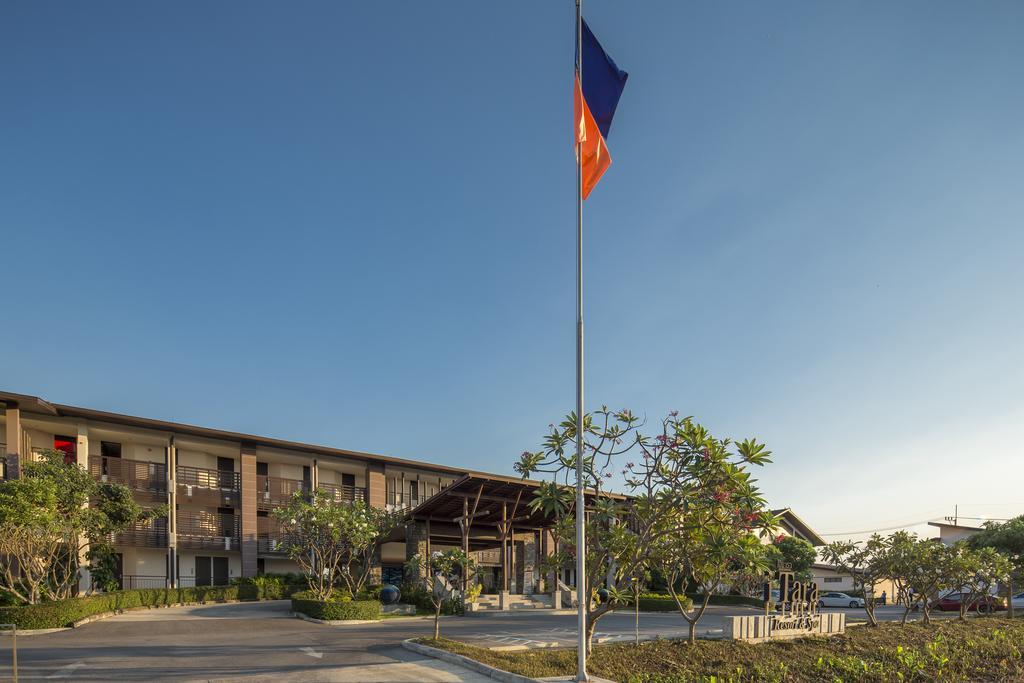I Tara Resort & Spa Haad Chao Samran Exterior photo